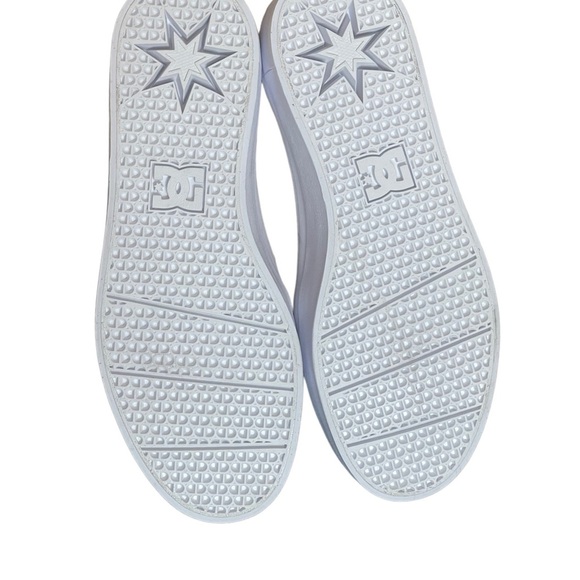 DC Women Trase Platform
Casual Shoes Gold US Size 8.5
NWB Metallic Fabric - Picture 7 of 12